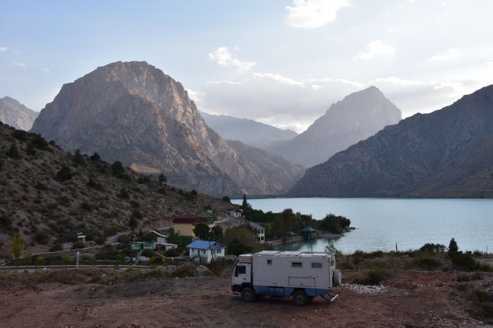 Unser Stellplatz über dem Iskanderkul