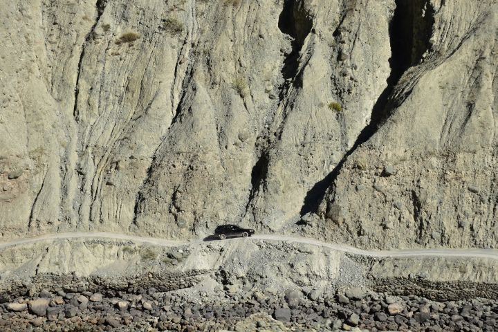 Verkehrsverbindung auf der afghanischen Seite: Hier kann immerhin schon ein Auto fahren...