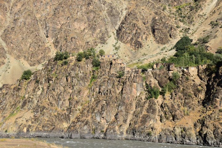 Afghanisches Dorf in der Nähe von Khostav