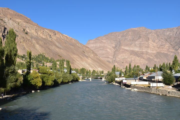 Der Gunt fliesst durch Khorog bevor er in den Panj mündet