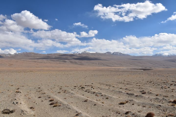 Bei Khargush öffnet sich eine Hochebene