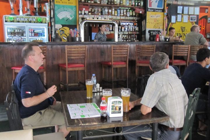 Saul (grosser Manchester United-Fan) und Thomas sehen ManU verlieren