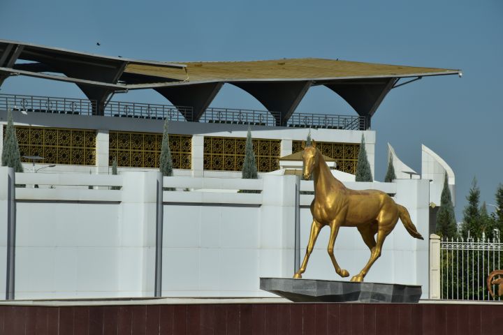Beim Hippodrom in Turkmenabat