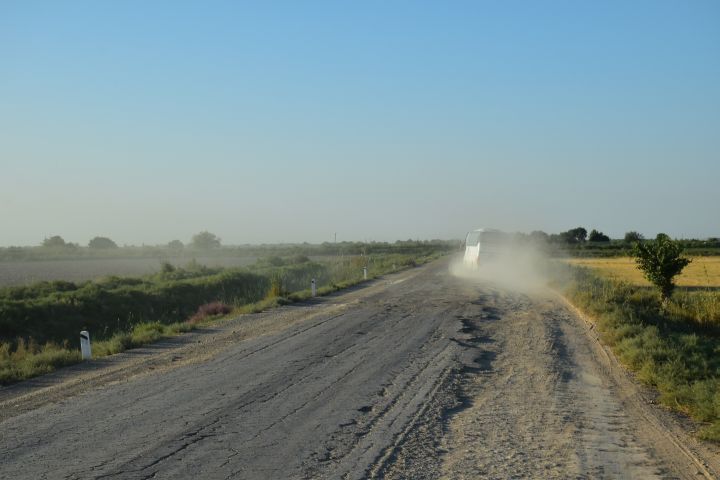 Strasse mit Belagsschäden