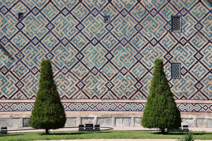 Im Park neben der Sher-Dor Medrese
