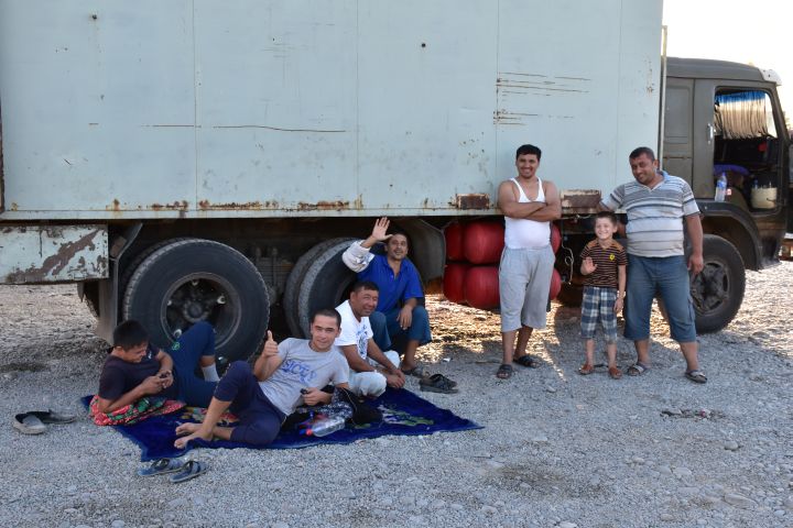 Begegnung auf dem TIR-Parkplatz