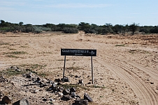 Der Beginn der Sandpiste zum Kgalagadi Nationalpark