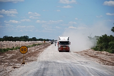 Die Strasse nach Pandamatenga wird neu gebaut