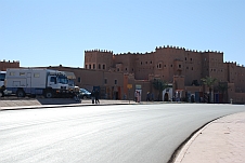 Obelix vor der Kasbah Taourirt in Ouarzazate
