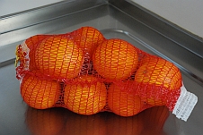 Ein Netz voller Orangen: Eine geballte Ladung Vitamin C für wenig Geld