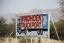 Truckport: Hier gibt’s den billigsten Diesel in Namibia, aber nur für Grosse wie Obelix
