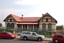 Das ehemalige Offiziershaus an der Robert Mugabe Avenue