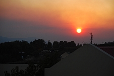 Der Rauch bewirkt eine spezielle Abendstimmung