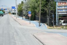 Veloweg mit Telefonmast als Hindernis in Konya