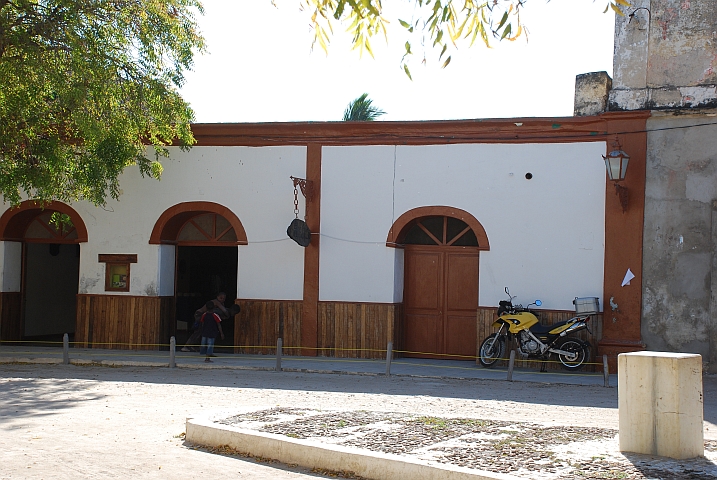 Asterix vor dem Restaurant Reliquiás (Ilha de Moçambique, Mosambik)