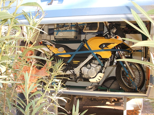 Fès, Marokko: Asterix in seiner Garage bei Obelix