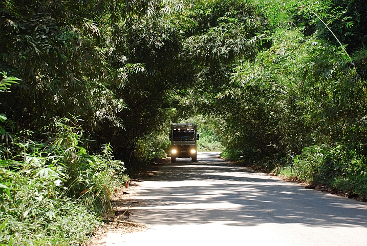 Im Tunnel fährt Obelix mit Licht, wie es sich gehört (Gabun)