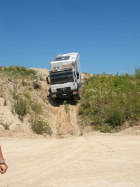 Obelix in der Kiesgrube zeigt was er kann