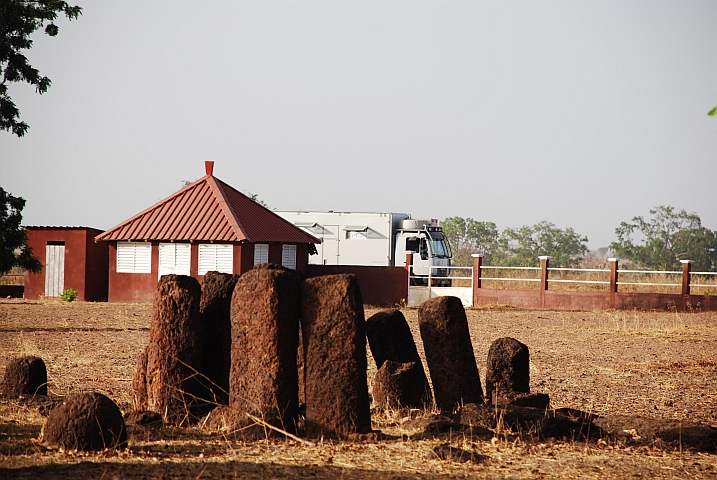 Noch ein Hinkelstein für Obelix? Menhire bei Sine Ngayène und Obelix (Senegal)