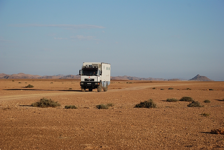 Obelix unterwegs auf guter Piste im Kaokoveld, Namibia