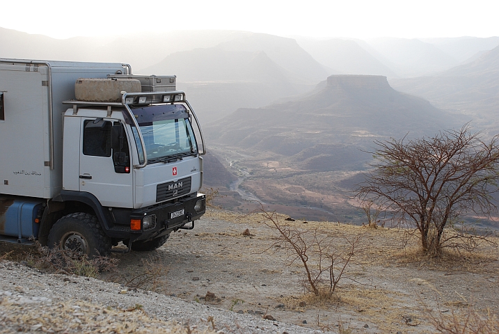 Obelix mit schöner Aussicht von unserem Schlafplatz im äthiopischen Hochland