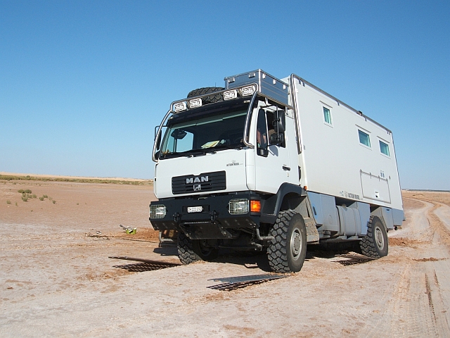 Obelix eingesunken im Chott El Frang (Tunesien), von vorne