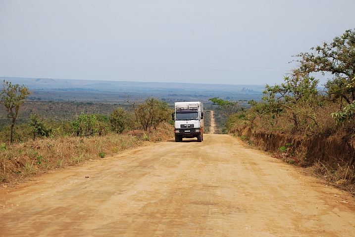 Obelix unterwegs in der Serra Cucembe im Norden Angolas