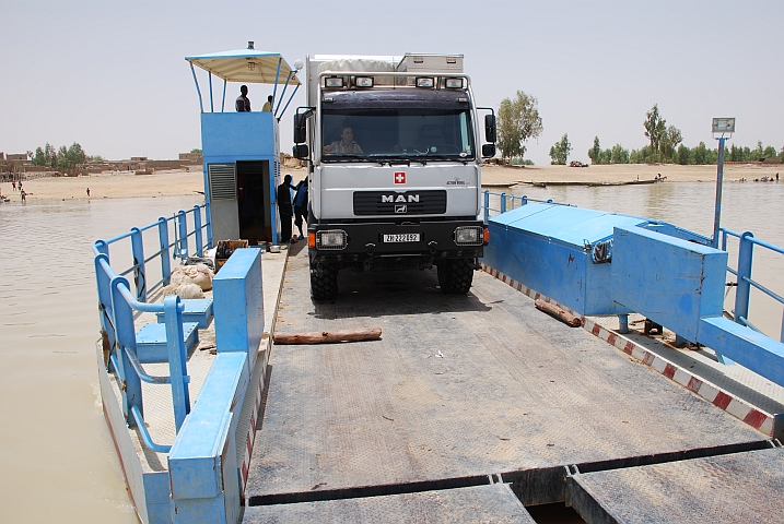 Die wollen ganz schön viel Geld um Obelix über den Niger zu schippern, dabei ist er doch gar nicht so gross (Mali)