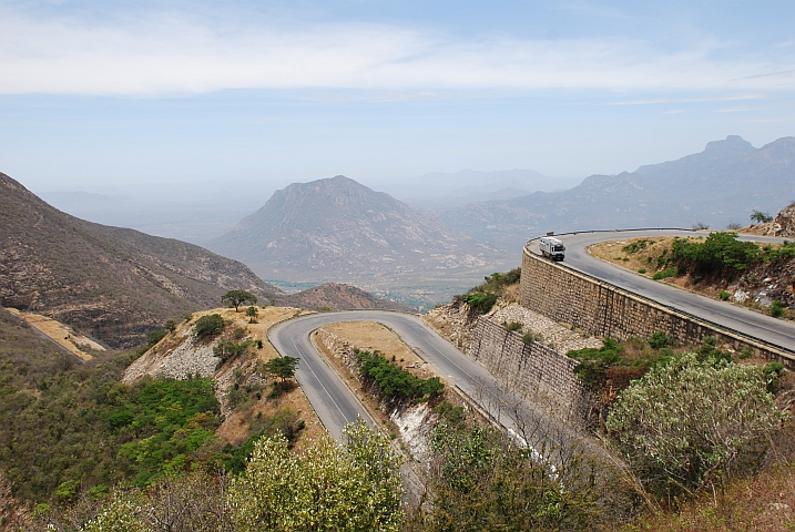 Obelix in der “Leba“ bei Lubango: Das ist ja fast wie in der Schweiz mit all diesen Kehren! (Angola)