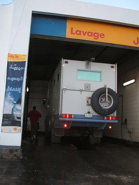 Obelix zum ersten Mal in der Waschanlage (Tunesien)
