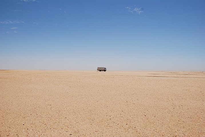 Obelix ganz klein in der riesigen Namibe (Angola)