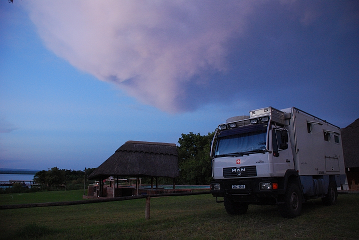 Obelix in den Weihnachtsferien am Karibasee (Simbabwe)